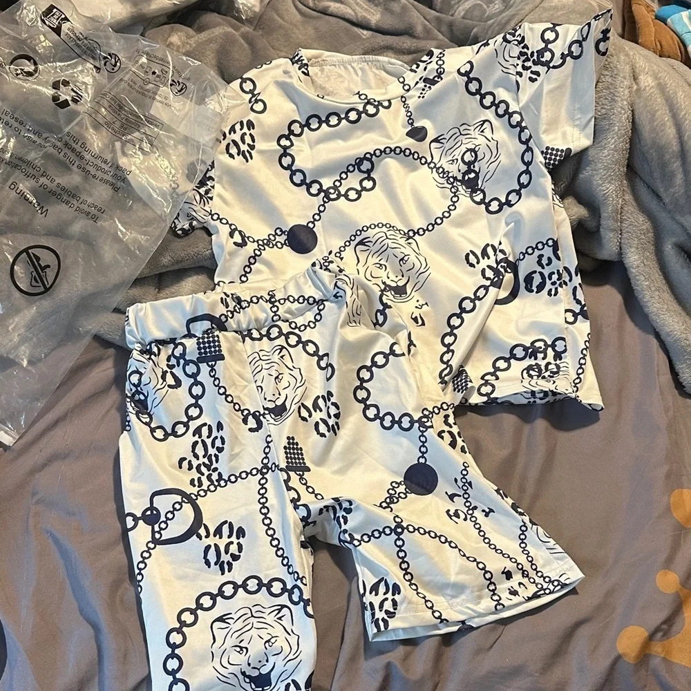 Kids White & Navy Tiger Chain Print Pajama Set - Picture 1 of 2